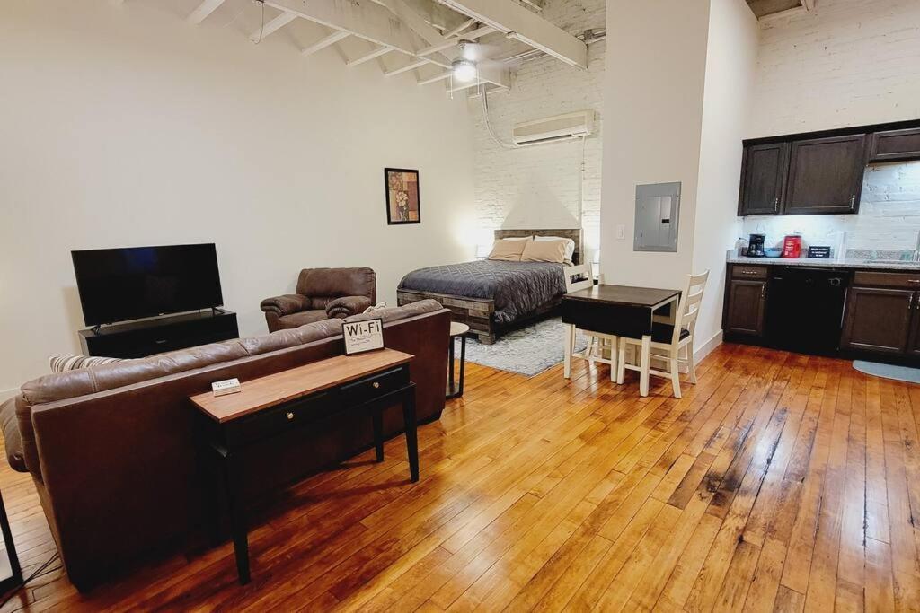 Comfortable Studio Loft In Historic Building Lynchburg Exterior photo